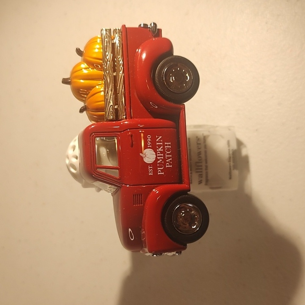 Bath & Body Works Red Pumpkin Patch Truck Wallflower Holder - Picture 5 of 7
